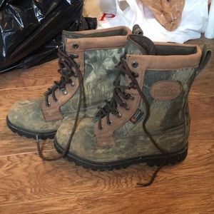 Camouflage ‘RedHead’ boots// size men’s 8